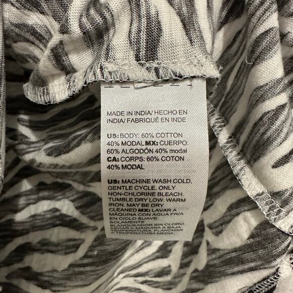 Chicos India zebra animal print Vneck top XL size 3 - Picture 6 of 8